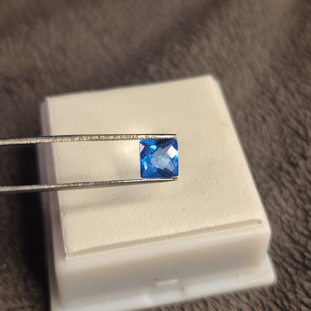 Topaz 'Kashmir' 1.05ct square 6mm